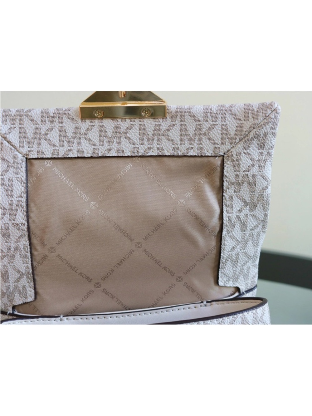 Michael Kors MK Logo Chain Medium Crossbody Bag Cream Vanilla Gold Hardware NWOT - Picture 16 of 17